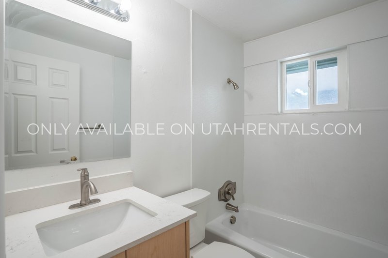 Charming 2 Bed 1 Bath apartment property image