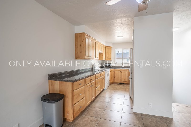 Beautiful & Spacious Orem Townhouse property image