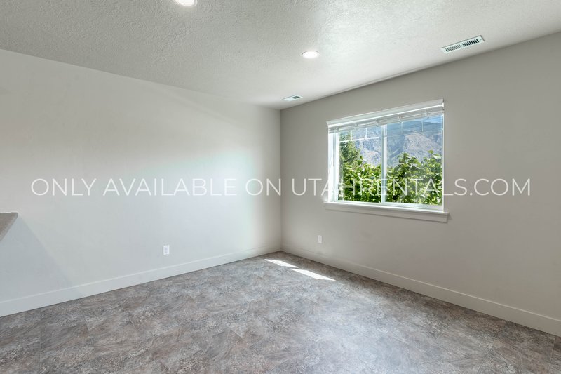 Gorgeous 4 bedroom, 2.5 bath Townhome in Springville! property image