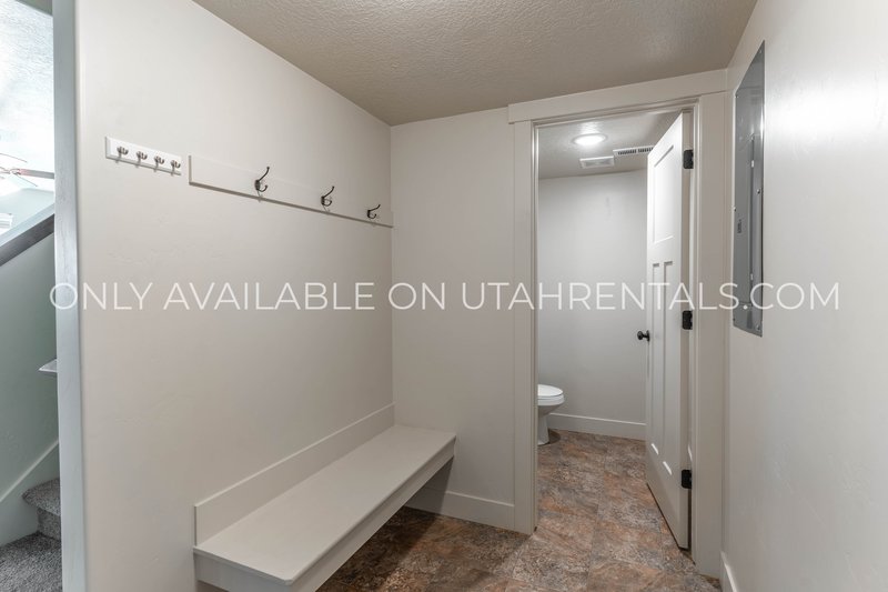 Gorgeous 4 bedroom, 2.5 bath Townhome in Springville! property image