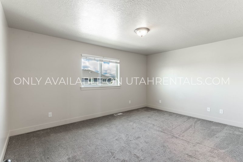Gorgeous 4 bedroom, 2.5 bath Townhome in Springville! property image