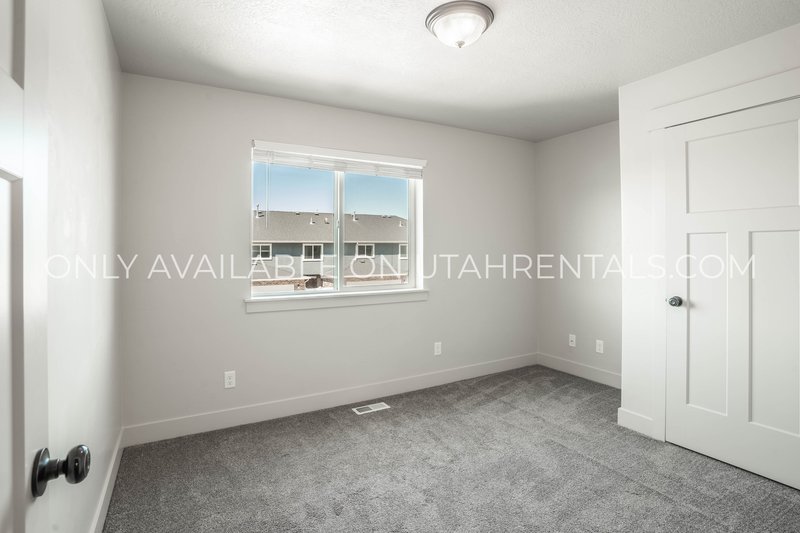 Gorgeous 4 bedroom, 2.5 bath Townhome in Springville! property image