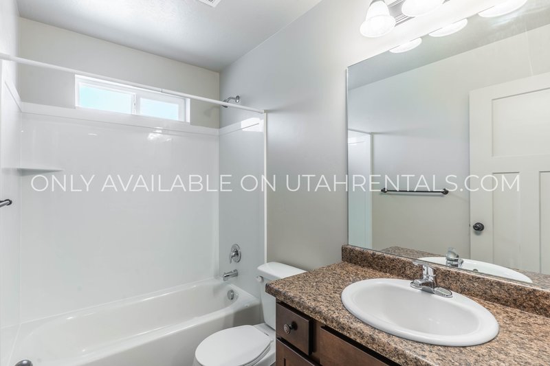 Gorgeous 4 bedroom, 2.5 bath Townhome in Springville! property image