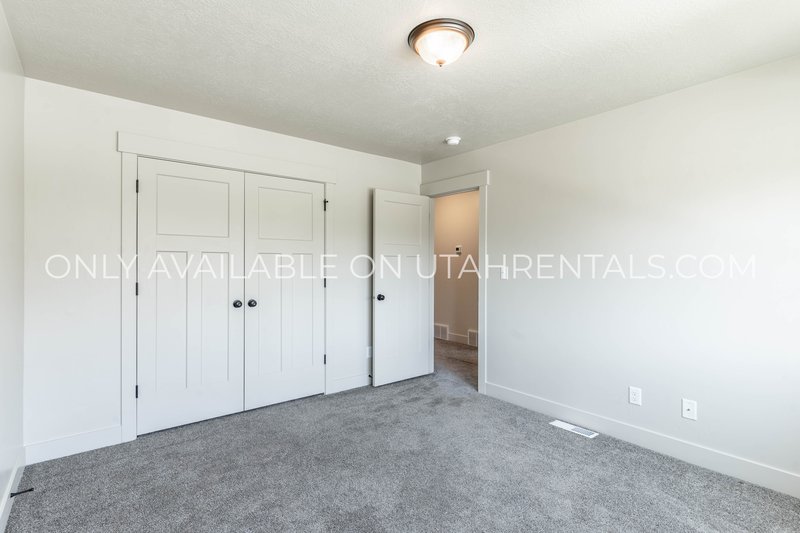 Gorgeous 4 bedroom, 2.5 bath Townhome in Springville! property image