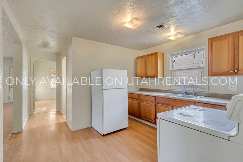 Charming 3-Bed House with Private Yard – Prime Ogden Location! property image