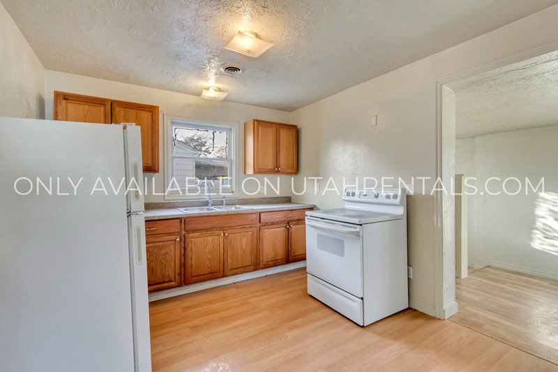 Charming 3-Bed House with Private Yard – Prime Ogden Location! property image