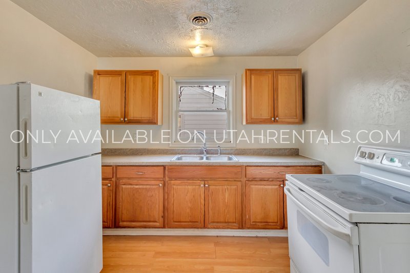 Charming 3-Bed House with Private Yard – Prime Ogden Location! property image