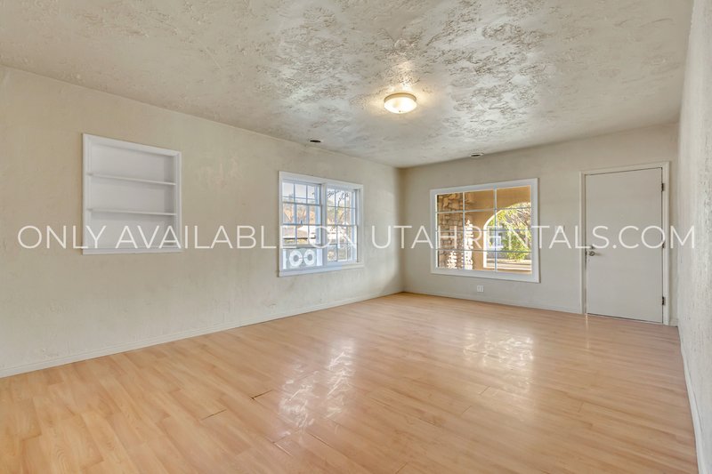 Charming 3-Bed House with Private Yard – Prime Ogden Location! property image