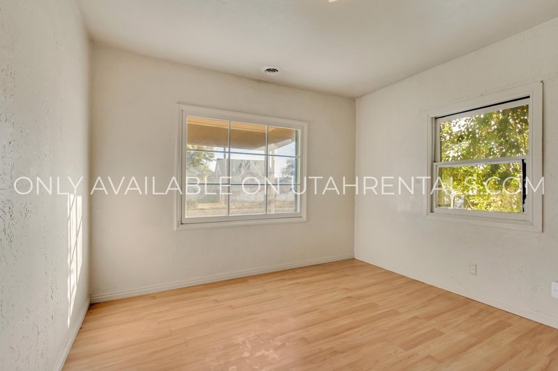 Charming 3-Bed House with Private Yard – Prime Ogden Location! property image