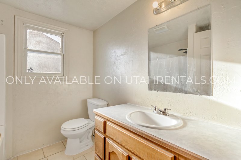 Charming 3-Bed House with Private Yard – Prime Ogden Location! property image