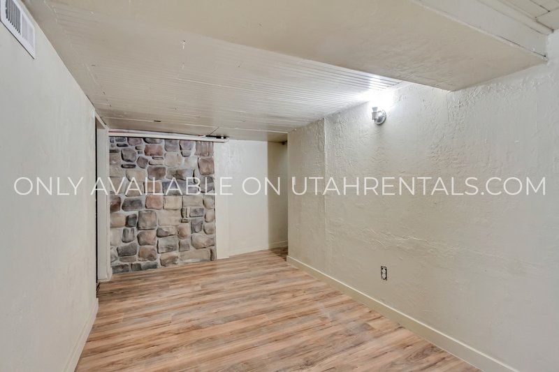 Charming 3-Bed House with Private Yard – Prime Ogden Location! property image