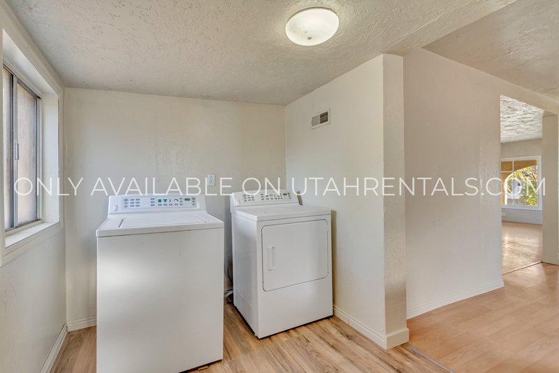 Charming 3-Bed House with Private Yard – Prime Ogden Location! property image