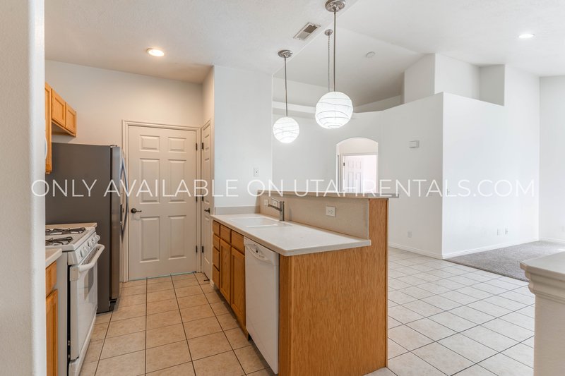 Spacious Upper-Level Condo with Vaulted Ceilings & Resort-Style Amenities! property image