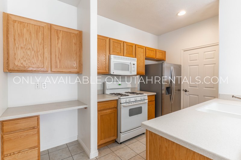 Spacious Upper-Level Condo with Vaulted Ceilings & Resort-Style Amenities! property image