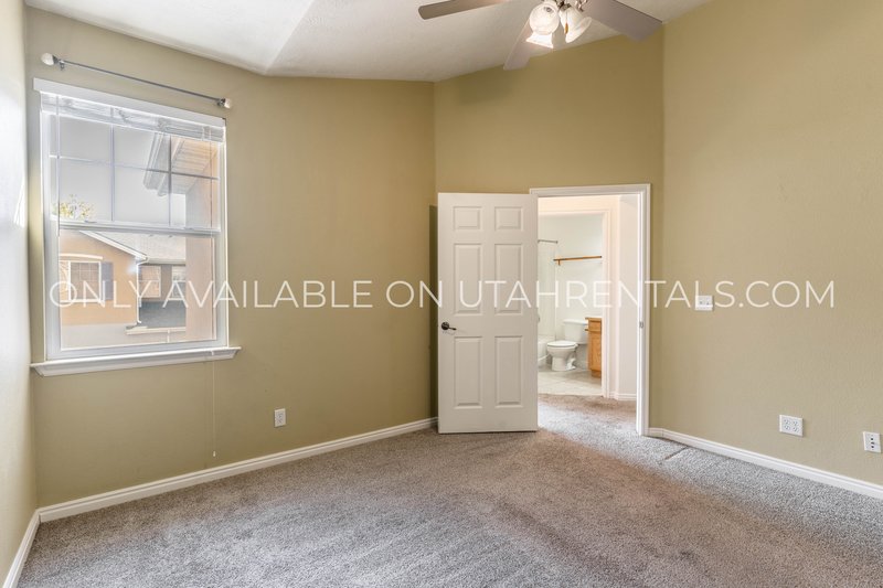 Spacious Upper-Level Condo with Vaulted Ceilings & Resort-Style Amenities! property image