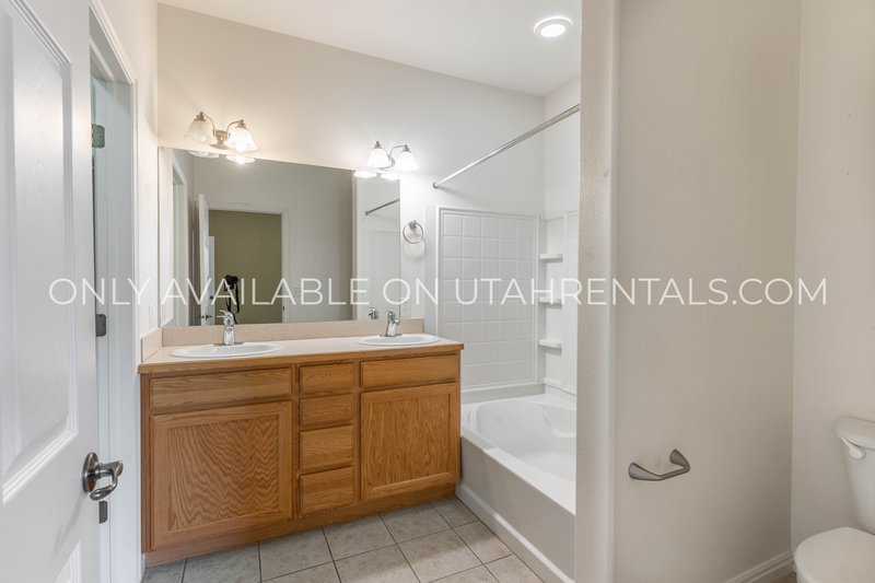Spacious Upper-Level Condo with Vaulted Ceilings & Resort-Style Amenities! property image