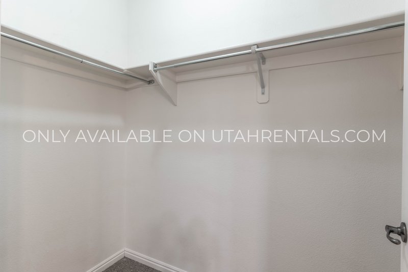 Spacious Upper-Level Condo with Vaulted Ceilings & Resort-Style Amenities! property image