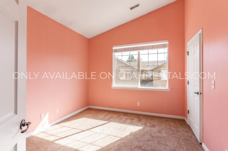Spacious Upper-Level Condo with Vaulted Ceilings & Resort-Style Amenities! property image