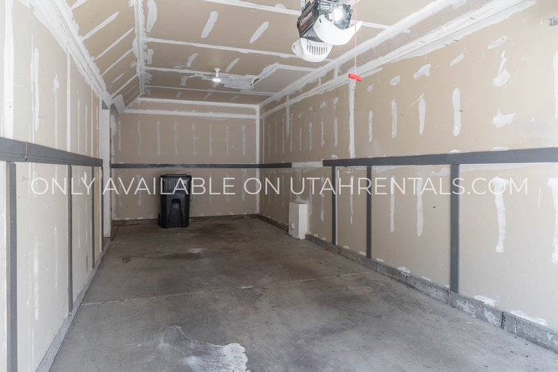 Spacious Upper-Level Condo with Vaulted Ceilings & Resort-Style Amenities! property image