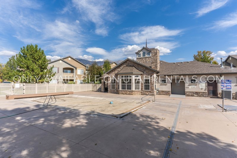 Spacious Upper-Level Condo with Vaulted Ceilings & Resort-Style Amenities! property image