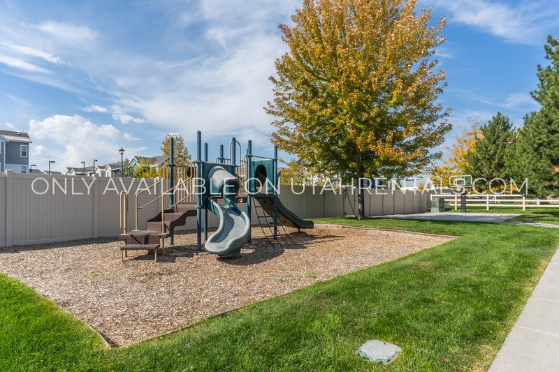 Spacious Upper-Level Condo with Vaulted Ceilings & Resort-Style Amenities! property image