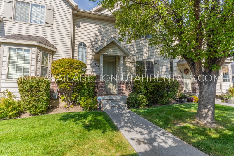Vibrant, Light-Filled Home with Movie Theater Basement! property image