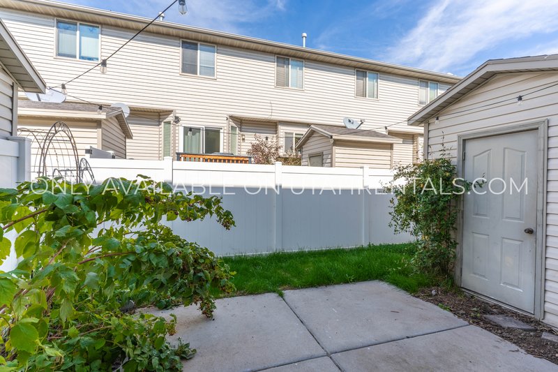Vibrant, Light-Filled Home with Movie Theater Basement! property image