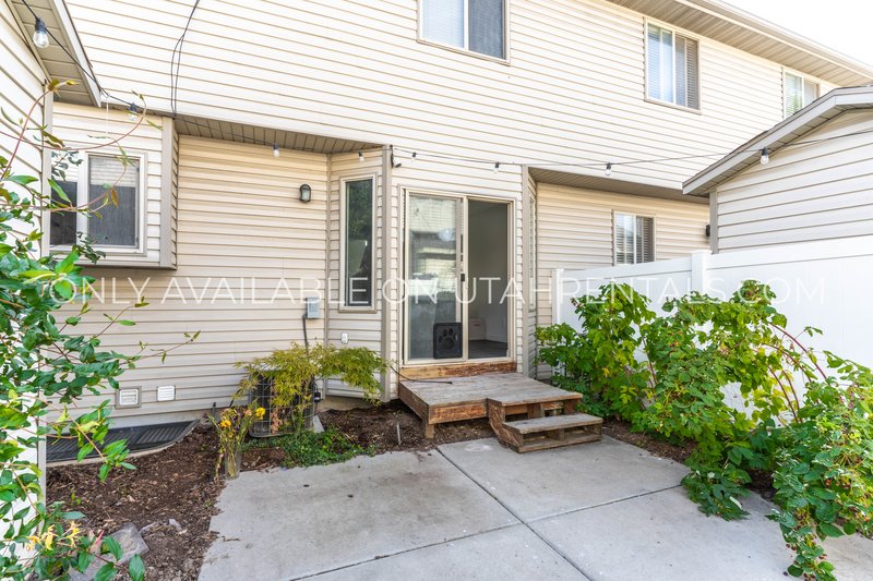 Vibrant, Light-Filled Home with Movie Theater Basement! property image