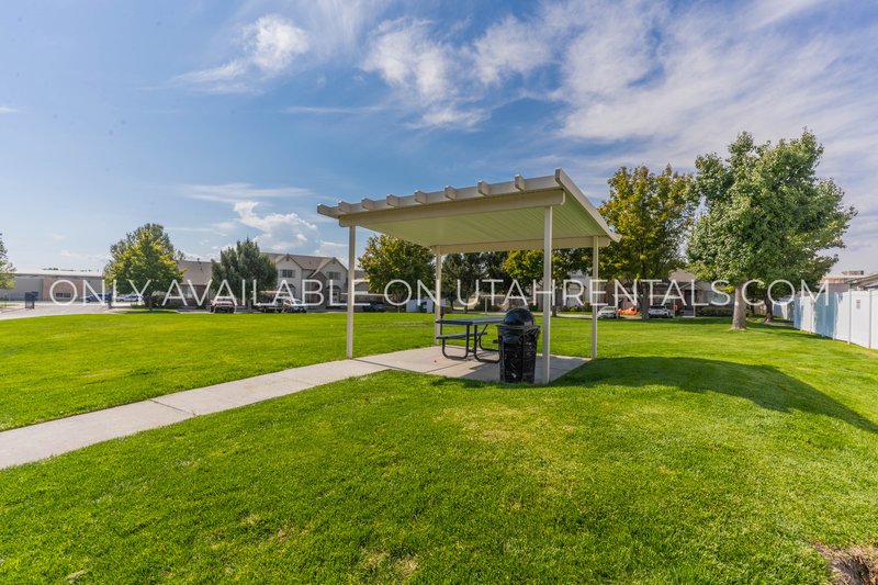 Vibrant, Light-Filled Home with Movie Theater Basement! property image