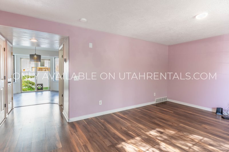 Vibrant, Light-Filled Home with Movie Theater Basement! property image