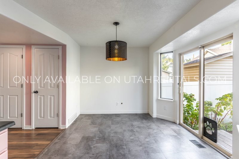 Vibrant, Light-Filled Home with Movie Theater Basement! property image
