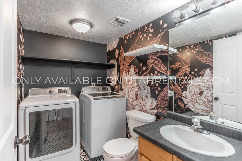 Vibrant, Light-Filled Home with Movie Theater Basement! property image