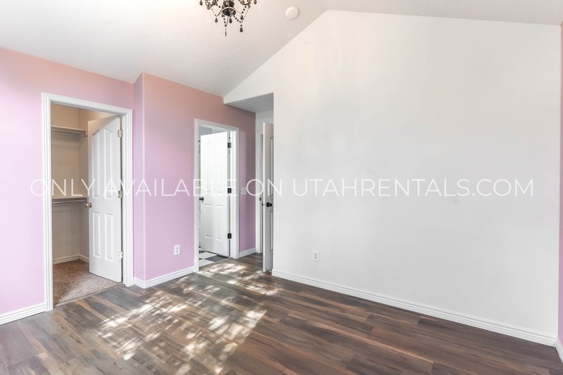 Vibrant, Light-Filled Home with Movie Theater Basement! property image