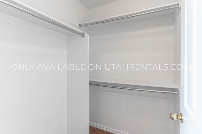 Vibrant, Light-Filled Home with Movie Theater Basement! property image