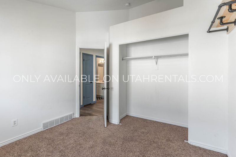 Vibrant, Light-Filled Home with Movie Theater Basement! property image