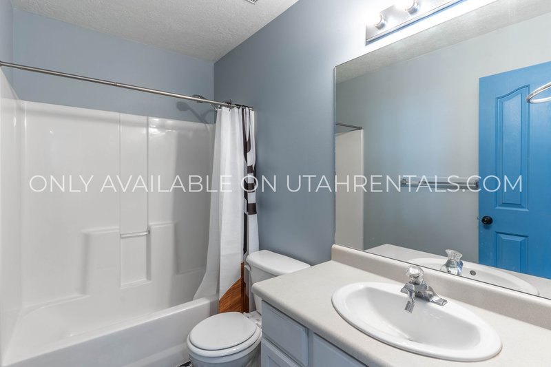 Vibrant, Light-Filled Home with Movie Theater Basement! property image