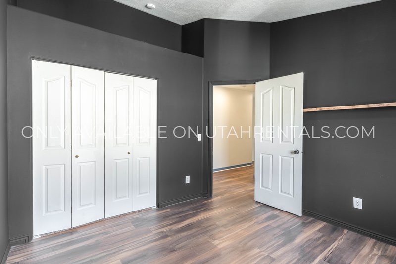 Vibrant, Light-Filled Home with Movie Theater Basement! property image