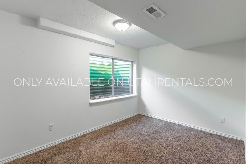 Vibrant, Light-Filled Home with Movie Theater Basement! property image