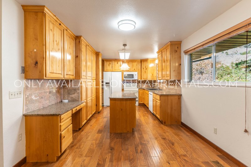 Horse Friendly Home in Gorgeous Genola property image