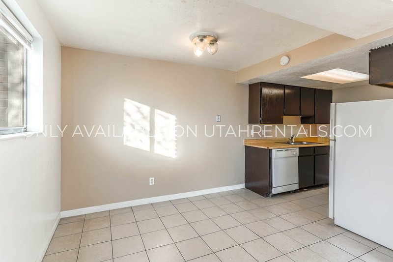 Multi-Level 2 Bed in Midvale! Minutes to I-15 + Carport + Pet Friendly property image