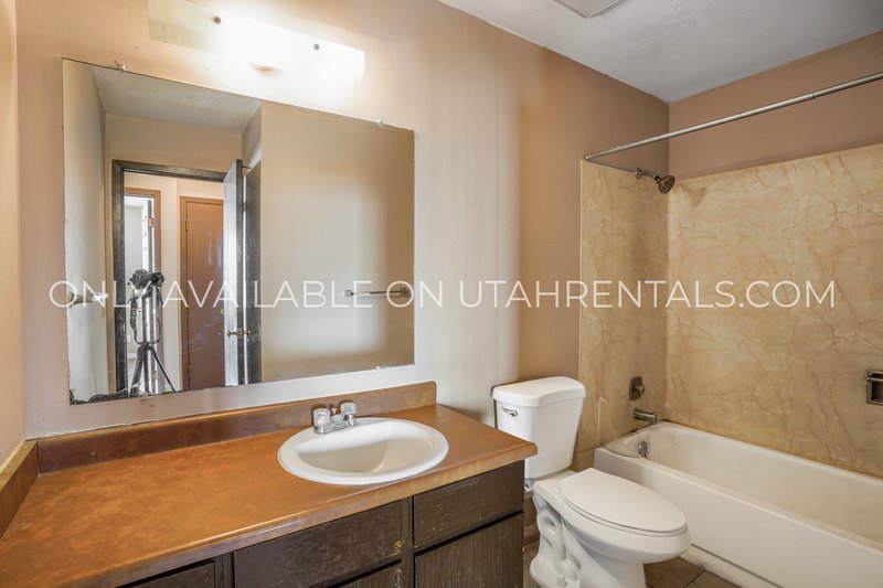 Multi-Level 2 Bed in Midvale! Minutes to I-15 + Carport + Pet Friendly property image