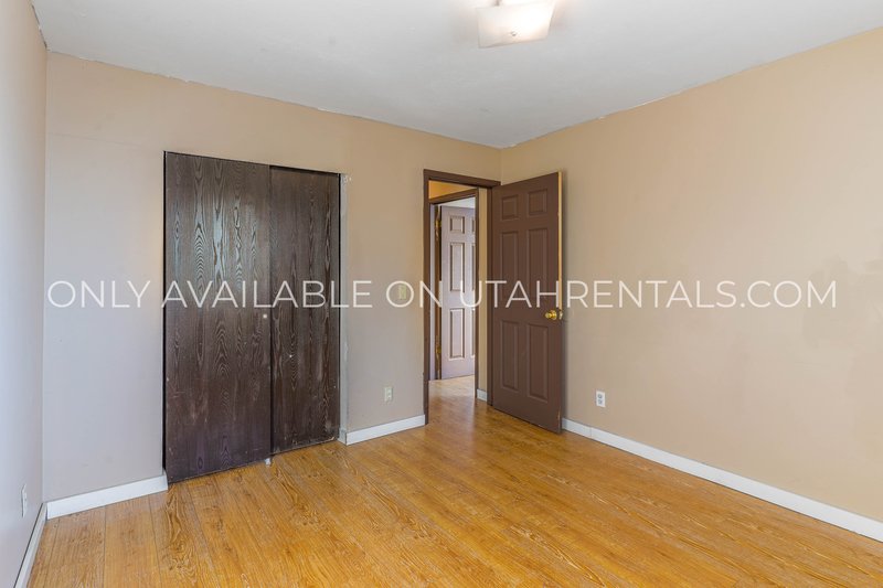 Multi-Level 2 Bed in Midvale! Minutes to I-15 + Carport + Pet Friendly property image