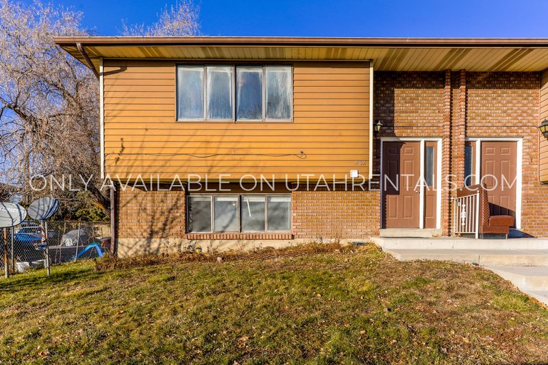 Multi-Level 2 Bed in Midvale! Minutes to I-15 + Carport + Pet Friendly property image