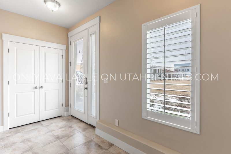 Stylish 3-Bed Home in Daybreak | Prime Location & Modern Living! property image