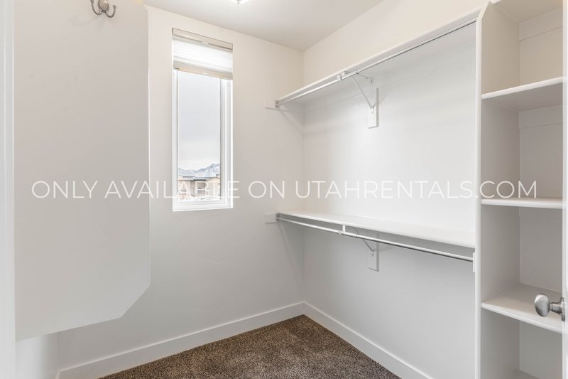 Stylish 3-Bed Home in Daybreak | Prime Location & Modern Living! property image