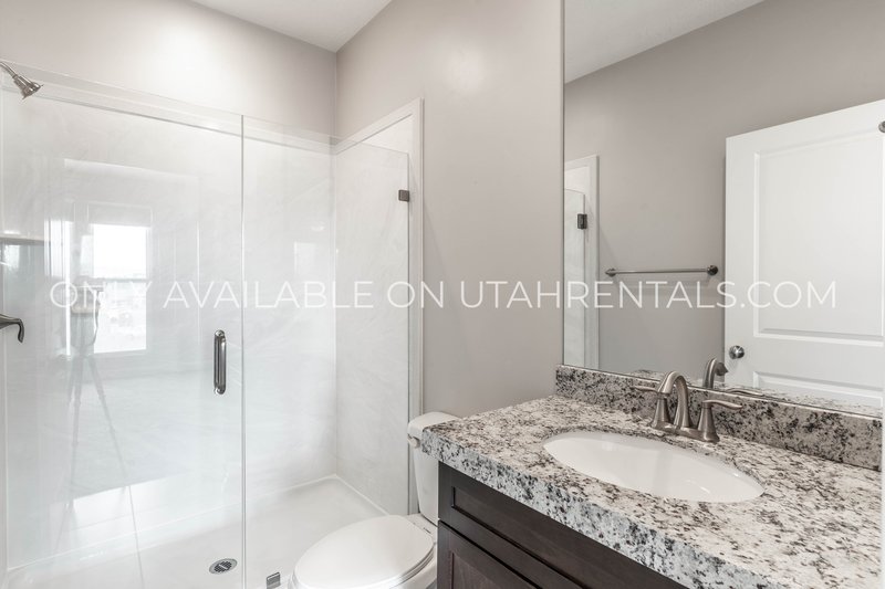 Stylish 3-Bed Home in Daybreak | Prime Location & Modern Living! property image