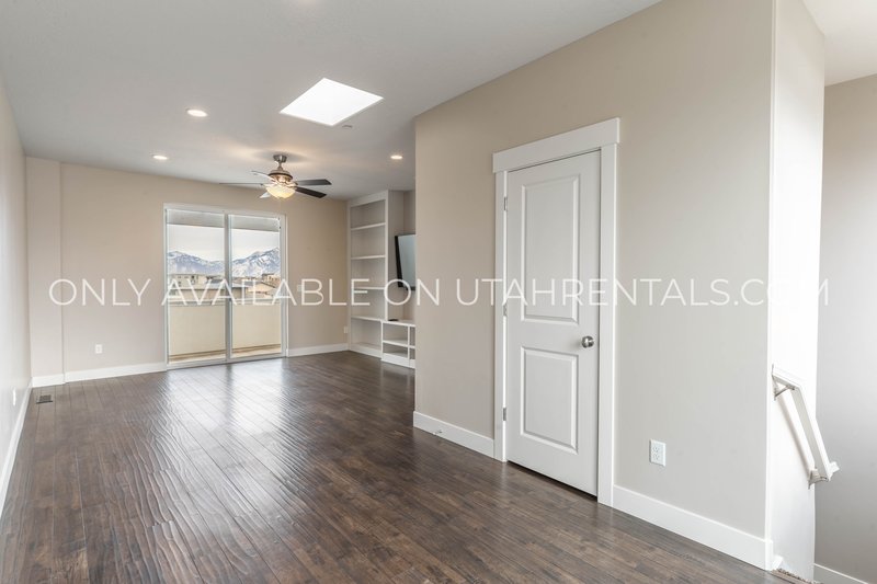 Stylish 3-Bed Home in Daybreak | Prime Location & Modern Living! property image