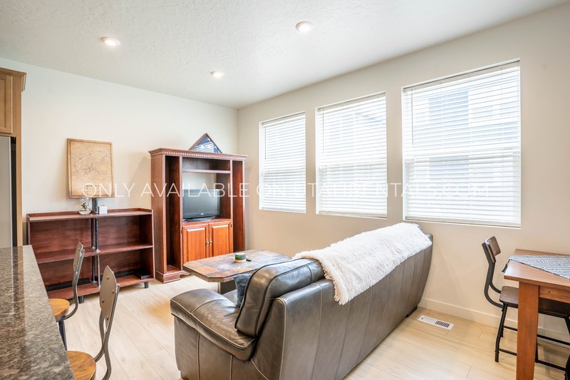 Charming 3-Bed Home in Arrowhead Park – Great Location & Pet-Friendly! property image