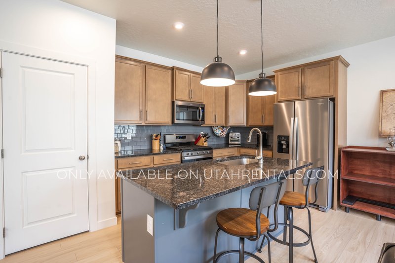 Charming 3-Bed Home in Arrowhead Park – Great Location & Pet-Friendly! property image