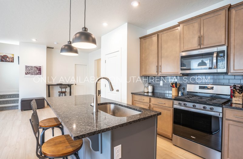Charming 3-Bed Home in Arrowhead Park – Great Location & Pet-Friendly! property image